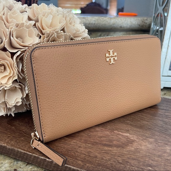 Tory Burch Handbags - New ❤️ Tory Burch LEATHER ZIP CONTINENTAL WALLET